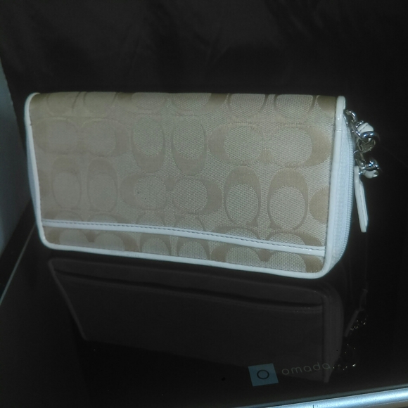 Coach Handbags - Coach women's wallet